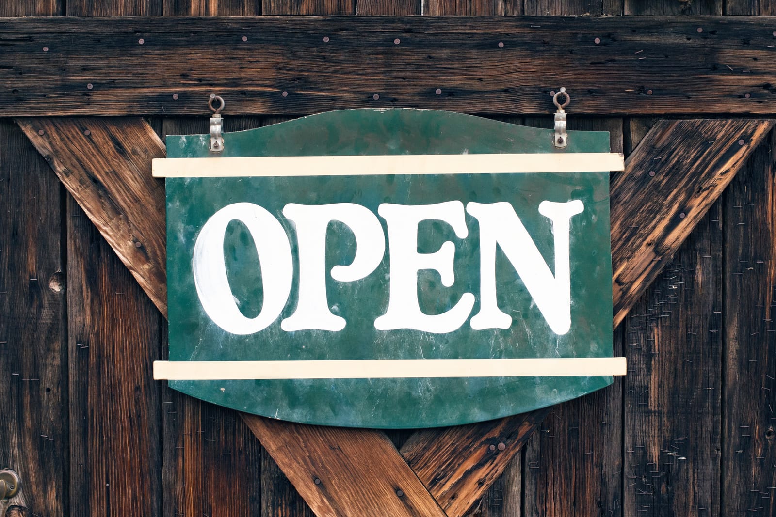 a sign saying open